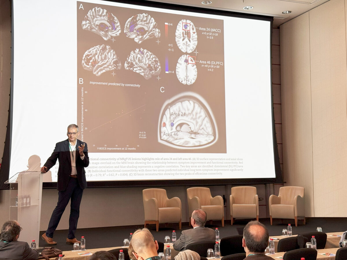 El doctor Andrés Lozano, director de Neurociencias de Ascires, durante su ponencia.